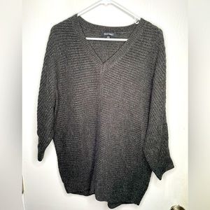 Ellen Tracy Women's 3/4 Sleeve V-Neck Sweater.  Size medium.